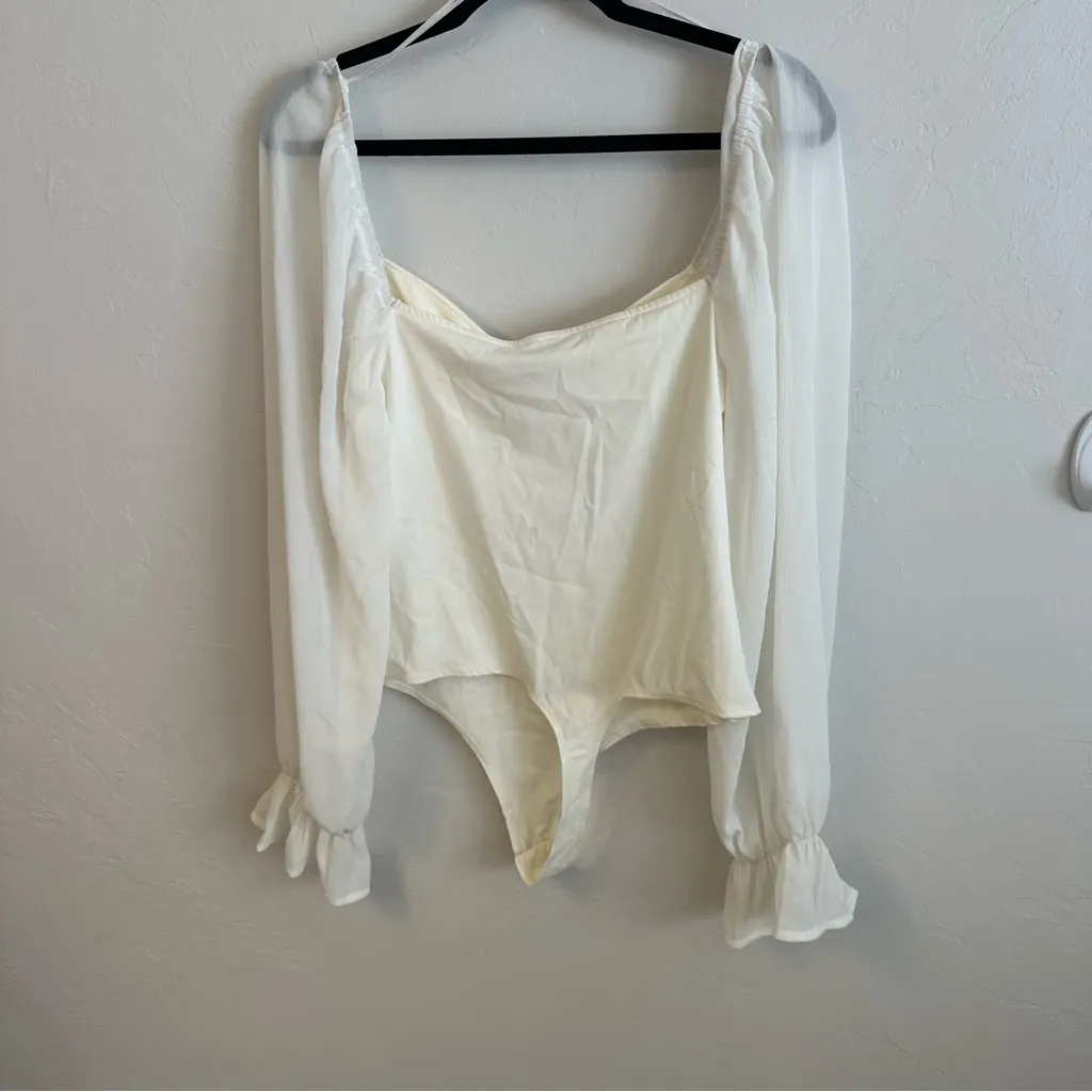 Le Lis Cream Puff Sleeve Bodysuit - Image 3