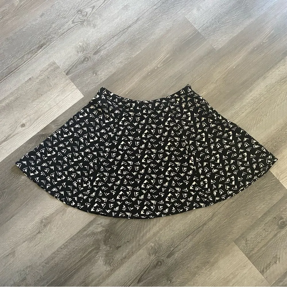 Forever21 Flounced Mini Skirt Black White Geometric Large Party Feminine - Image 3