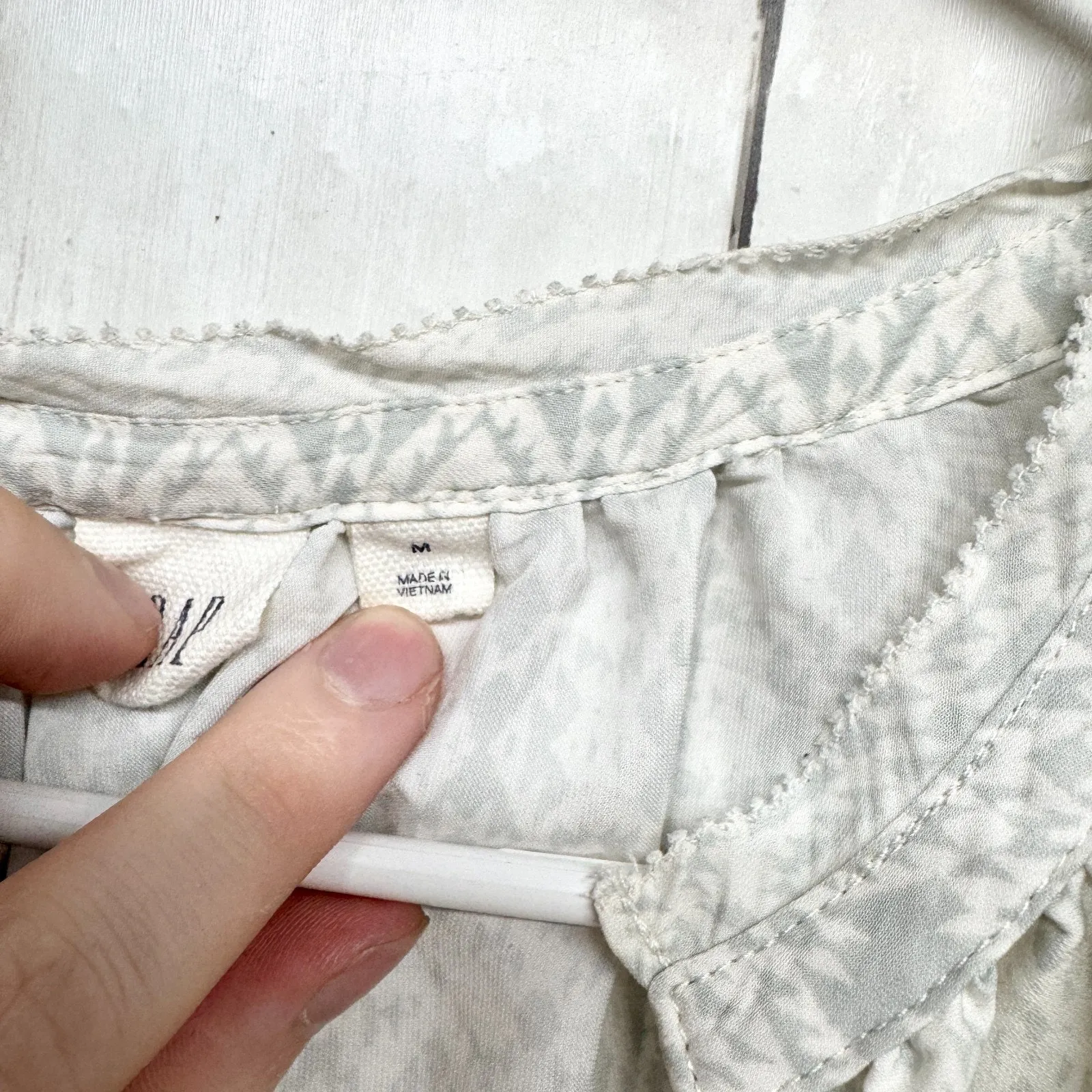 Gap Shirt Women Size Medium Ombre Aztec Pattern Smocked Blouse Trim Detail Boho - Image 3