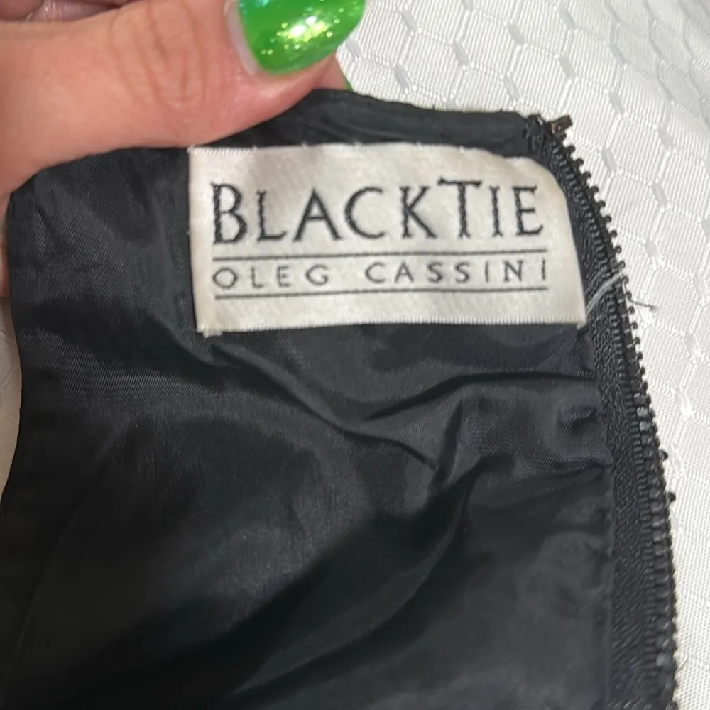 Oleg Cassini blacktie woman size 4 petite 100% silk sequined top formal dressy Black - Image 6