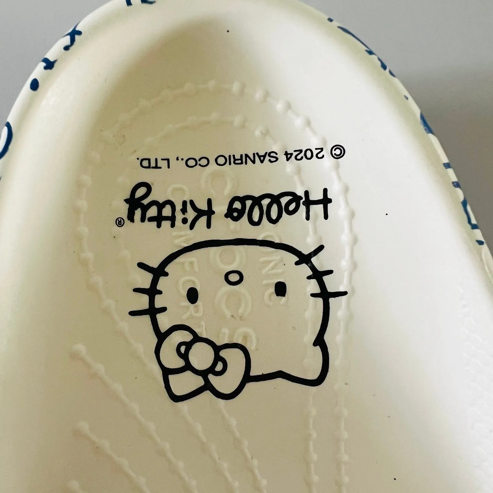 CROCS Hello Kitty Glitter Blue White Siren Clog - US 7 - Image 3