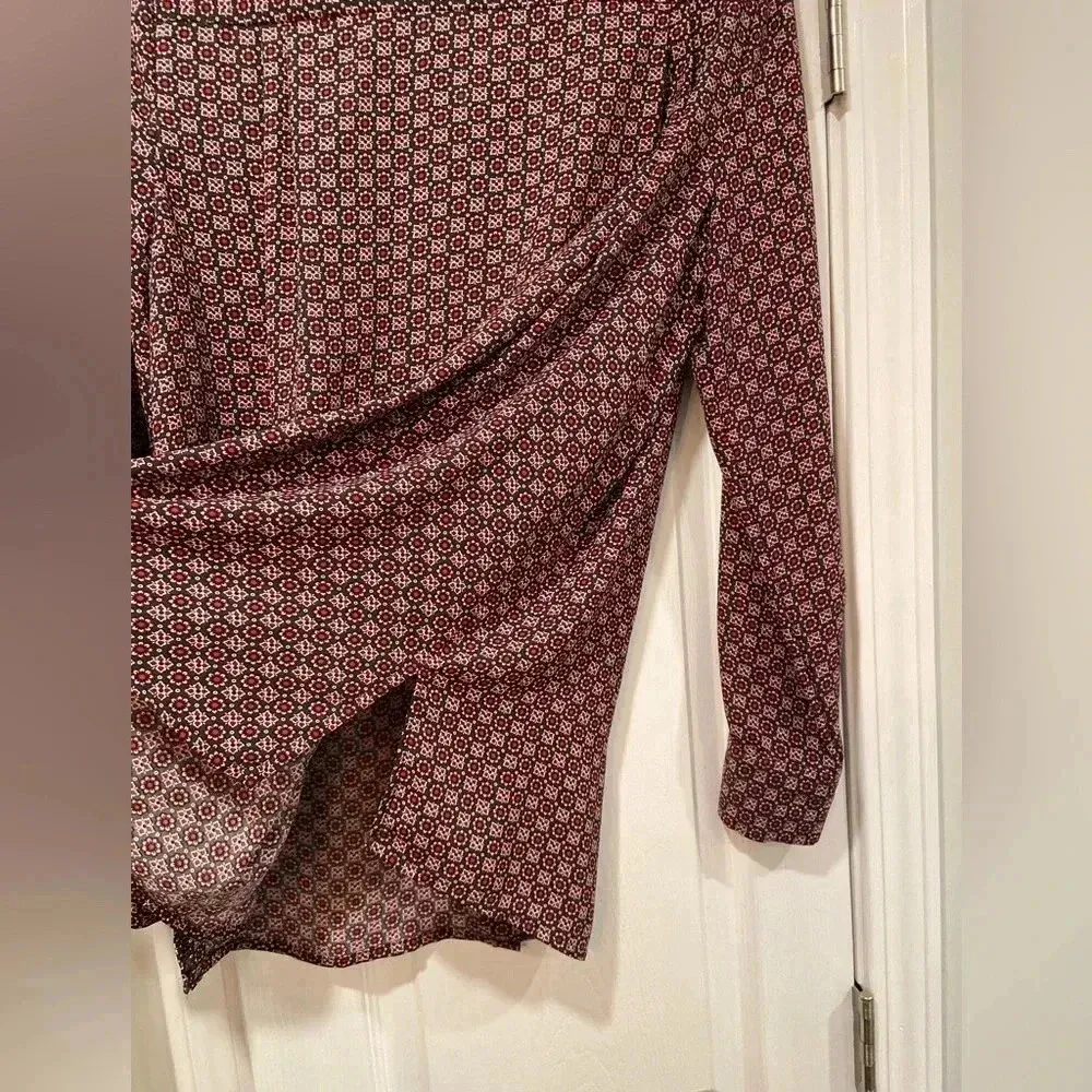 Chelsea & Theodore Red Gray Floral Long Sleeve Button Down Tunic Blouse Size M Size M - Image 9