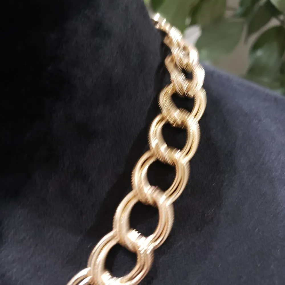 Women's Chunky Double Link Textured Gold Tone Classic Look Necklace - Image 3