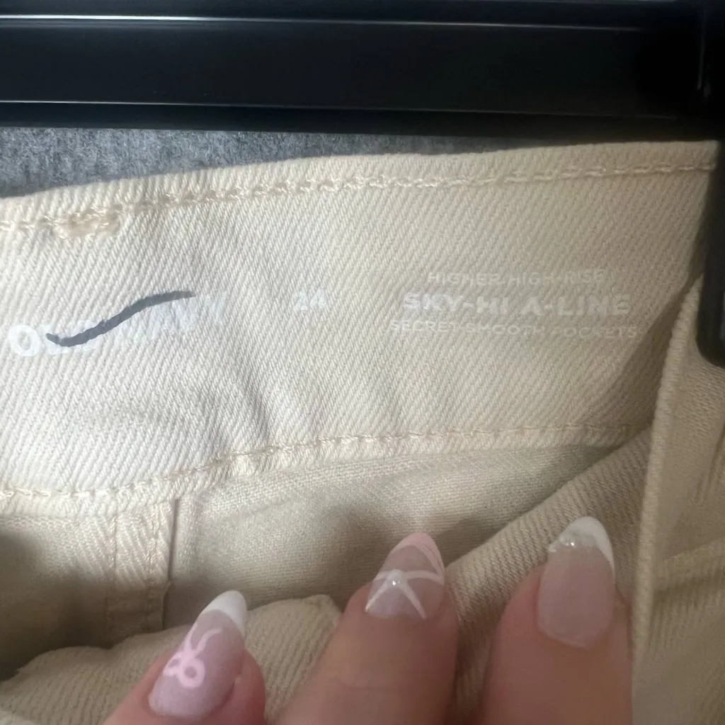 Old Navy Women Size 24 Higher High Rise Ski Hi A line CUT OFF Beige denim shorts - Image 5