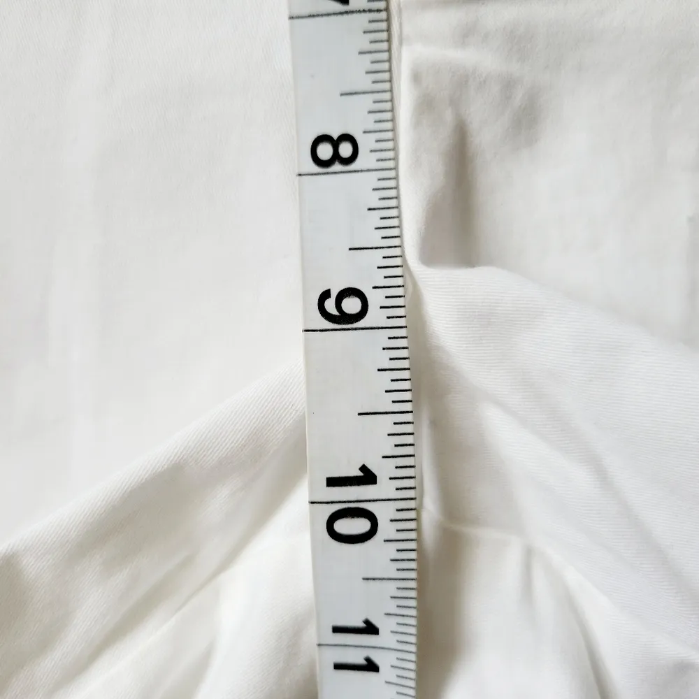 Le Tigre white flat front twill shorts size 14 - Image 4