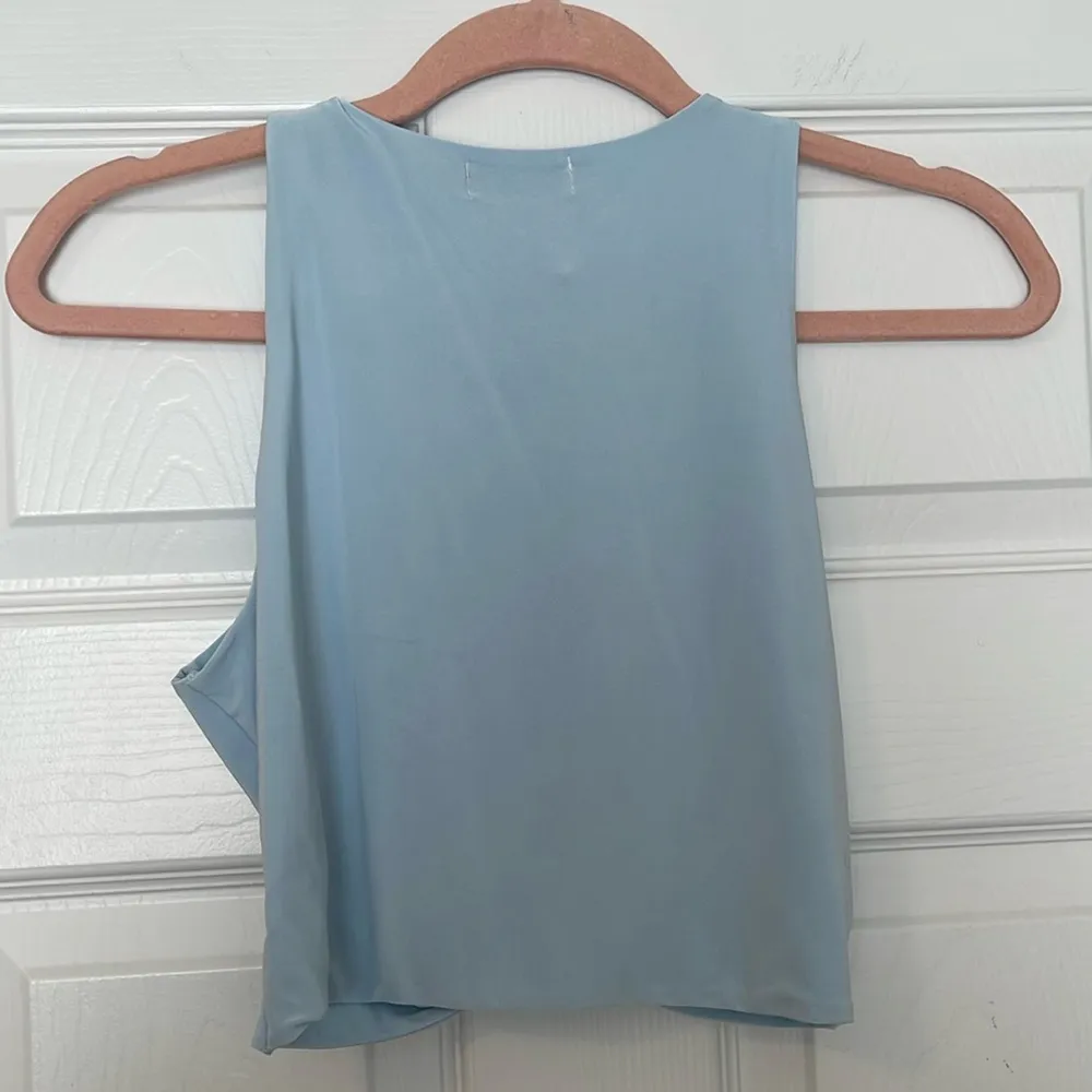 prettylittlething blue  crop top - Image 2