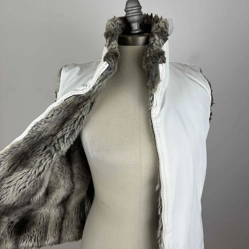 Kristen Blake White Faux Fur Zip Front Reversible Puffer Vest Size Small Brown - Image 4
