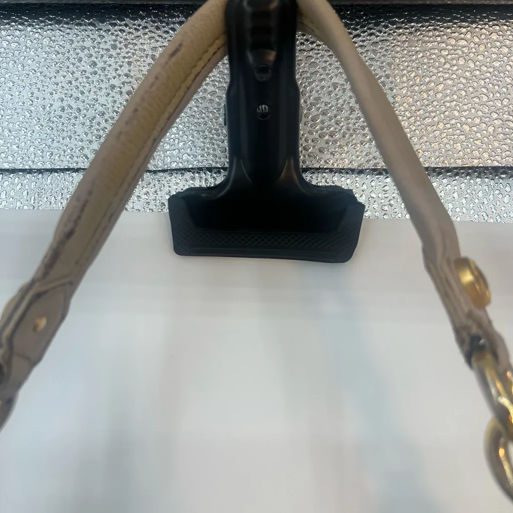 Furla vintage Women's Cream Leather Shoulder Bag - Image 13