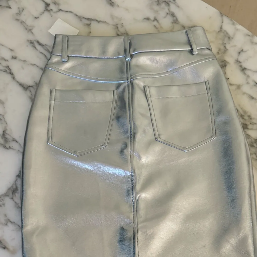 NWT Avec Les Filles Silver Faux Leather Metallic Skirt XS - Image 5