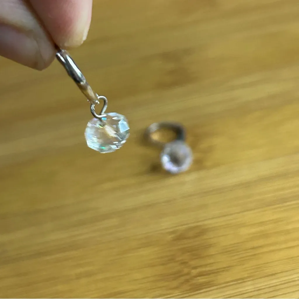 Vintage Elegant Silver Crystal Drop Earrings - Image 4