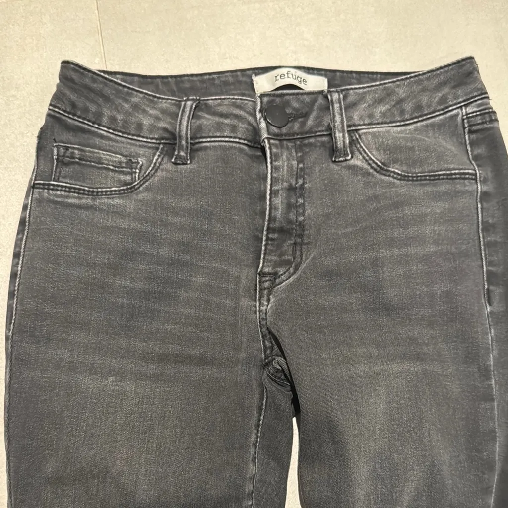 Refuge Women size 2 black jeans with raw hem stretchy fabric skinny fit - Image 4