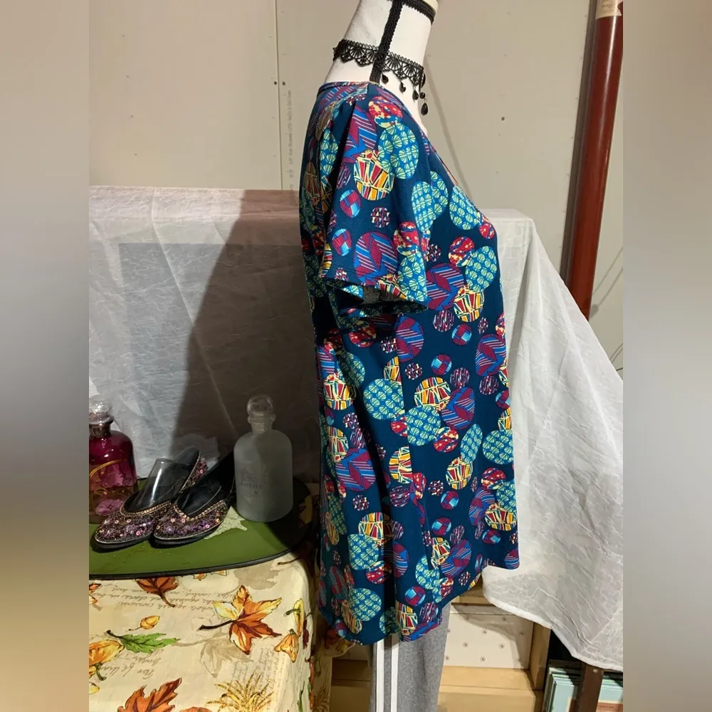 Lularoe Classic T Blue Geometric Print Top - Image 5