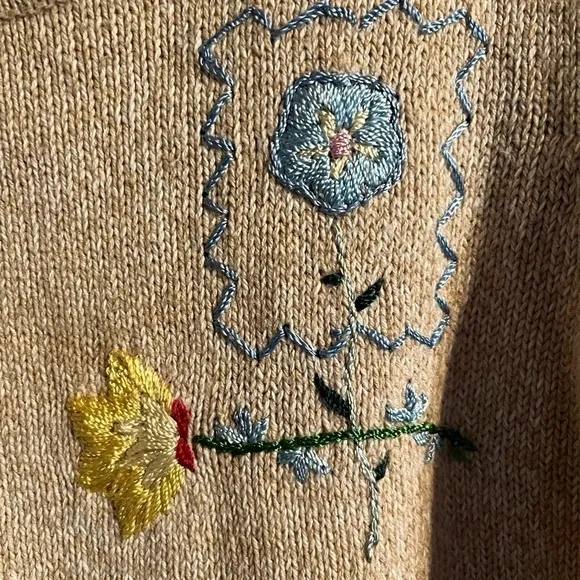 Salon Studio Knit Short‎ Sleeve Top Size Small Embroidered Floral Vintage Granny Tan - Image 2