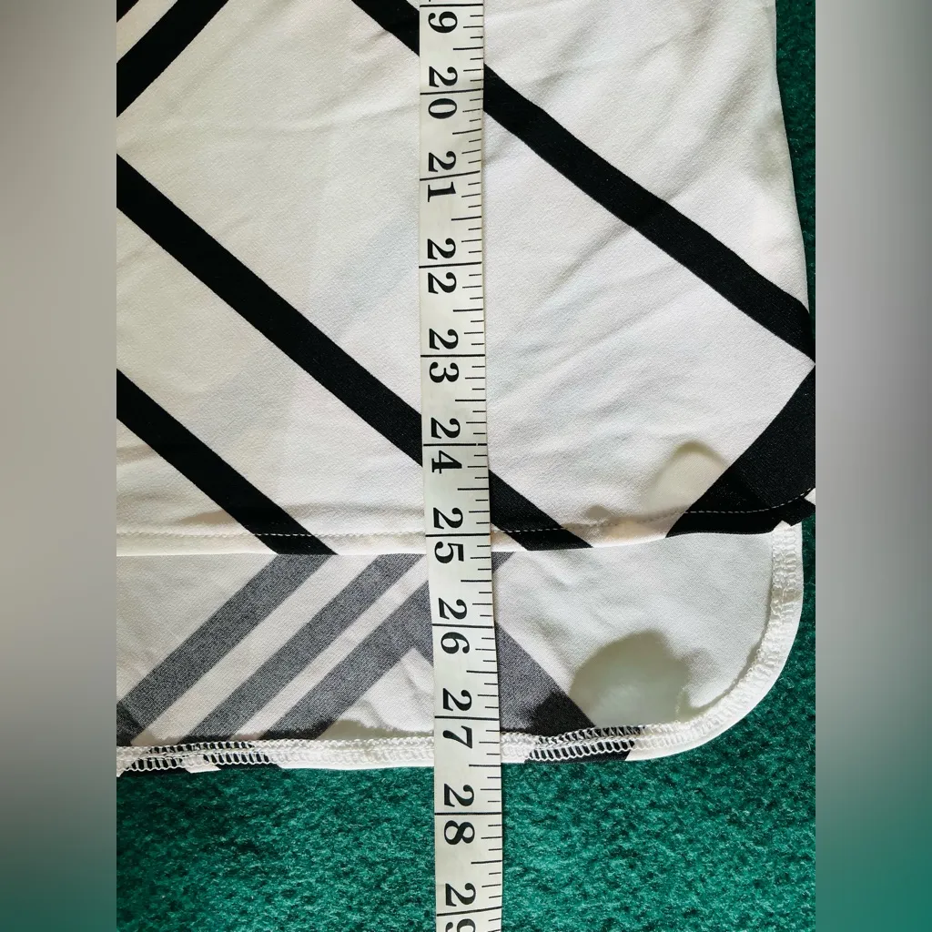 Elegant CHICO’S blouse 🌹🌹 - Image 8