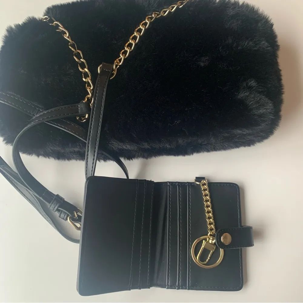 Isaac Mizrahi Black Faux Fur purse with gold chain and matching wallet NWOT - Image 3