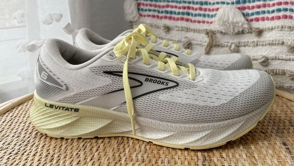 Brooks Levitate 6 White Oyster Yellow Road-Running Sneakers Women’s Size 8.5 - Image 2