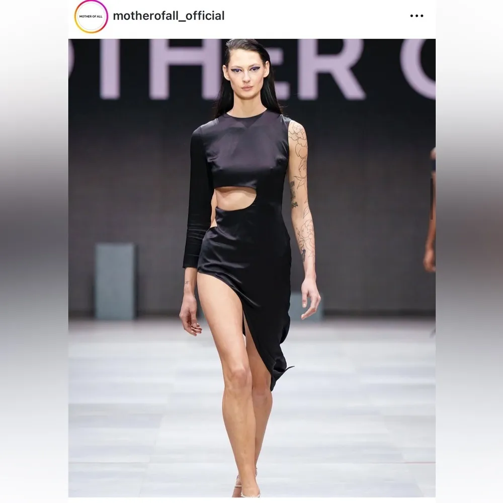 Revolve‎ Mother Of All Vesta Silk Cut Out Midi Dress in Black Sz M Size M - Image 5