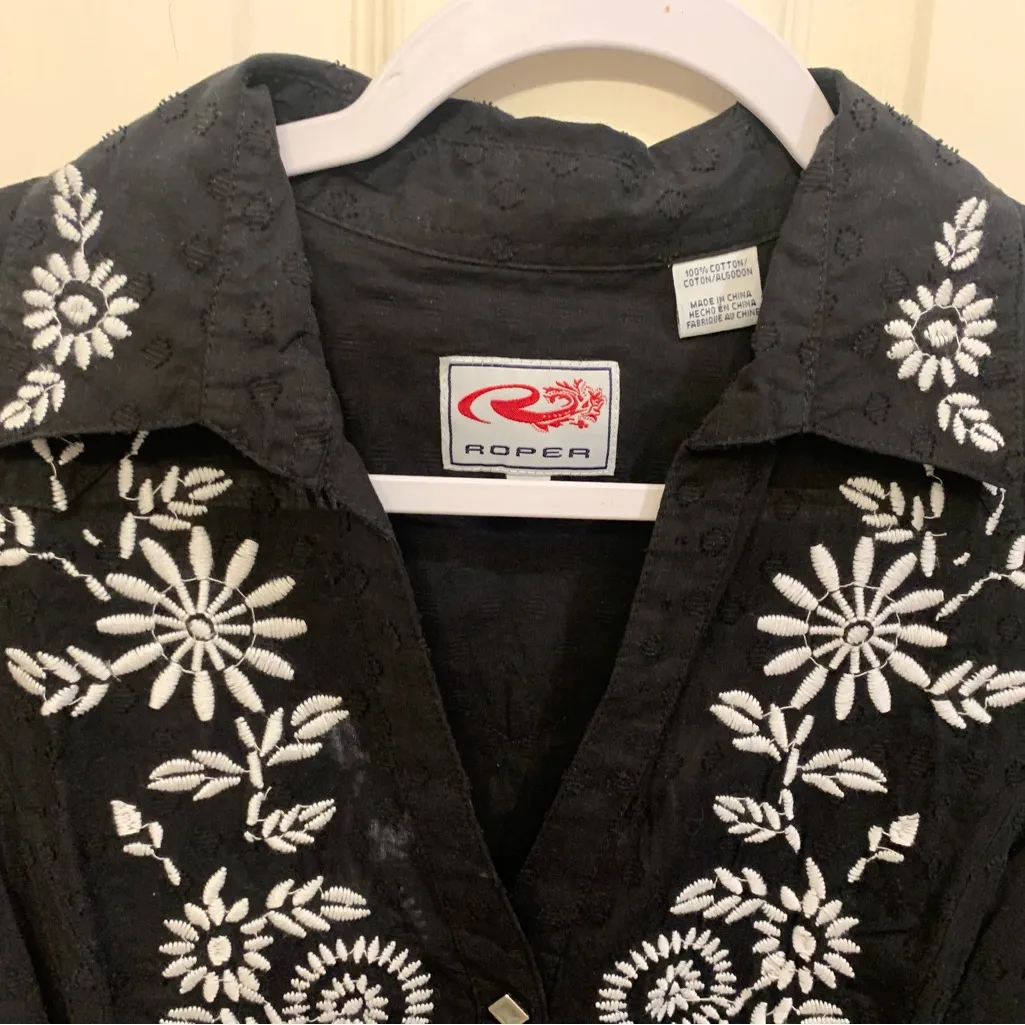 Roper Black Sheer White Floral Embroidery Short Sleeve Women’s Lg Top. 2224 - Image 7