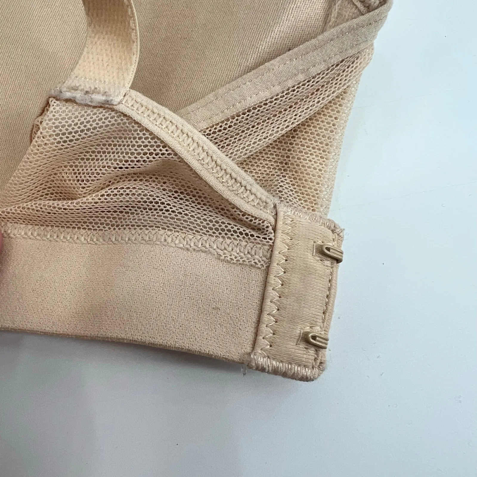 Lively All Day Deep V No - Image 3