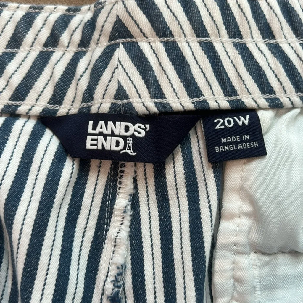Lands End Shorts Womens 26 W Blue White Seersucker Striped Classic Fit‎ Nautical - Image 5