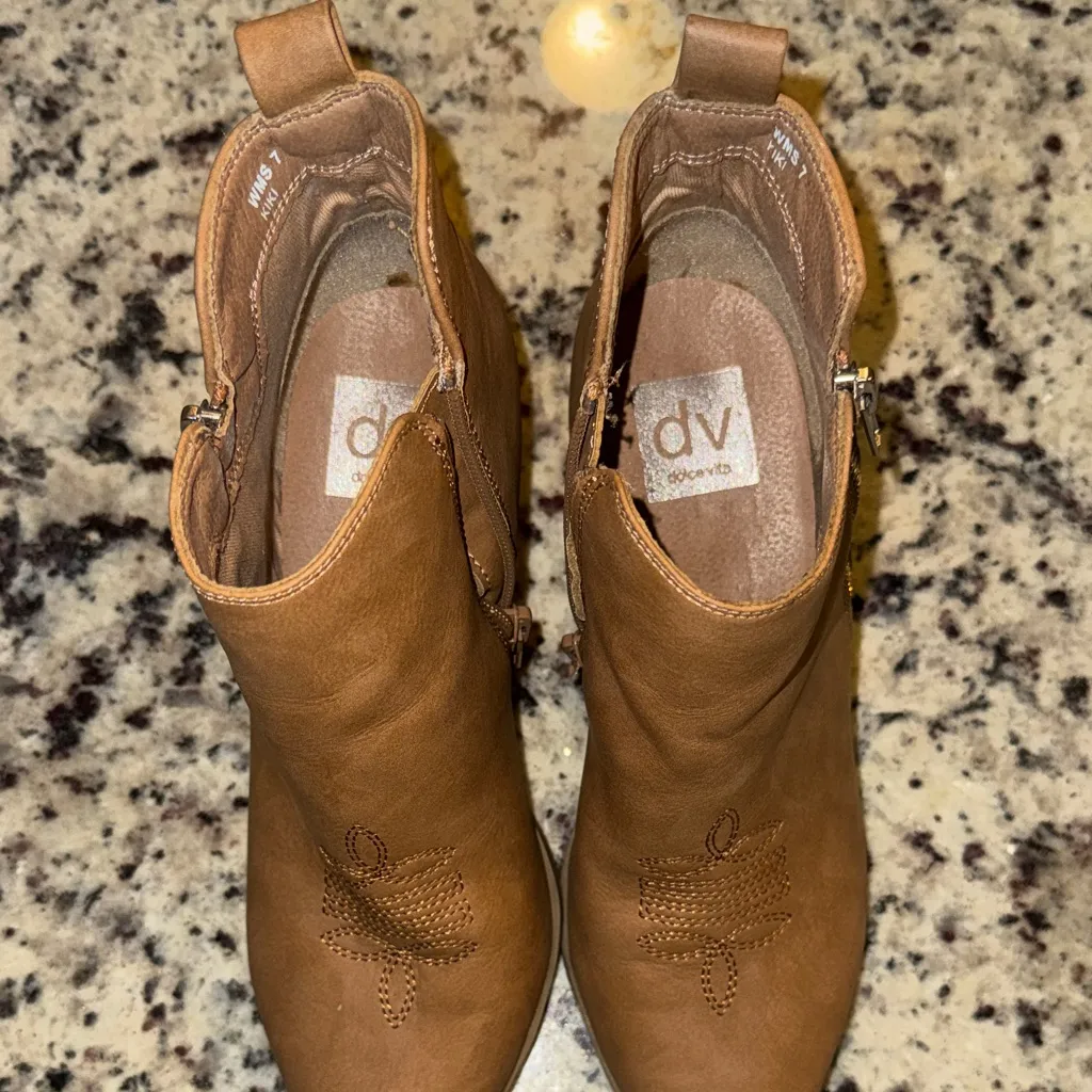 DV by Dolce Vita Tan Ankle Booties Size 7 - Image 6