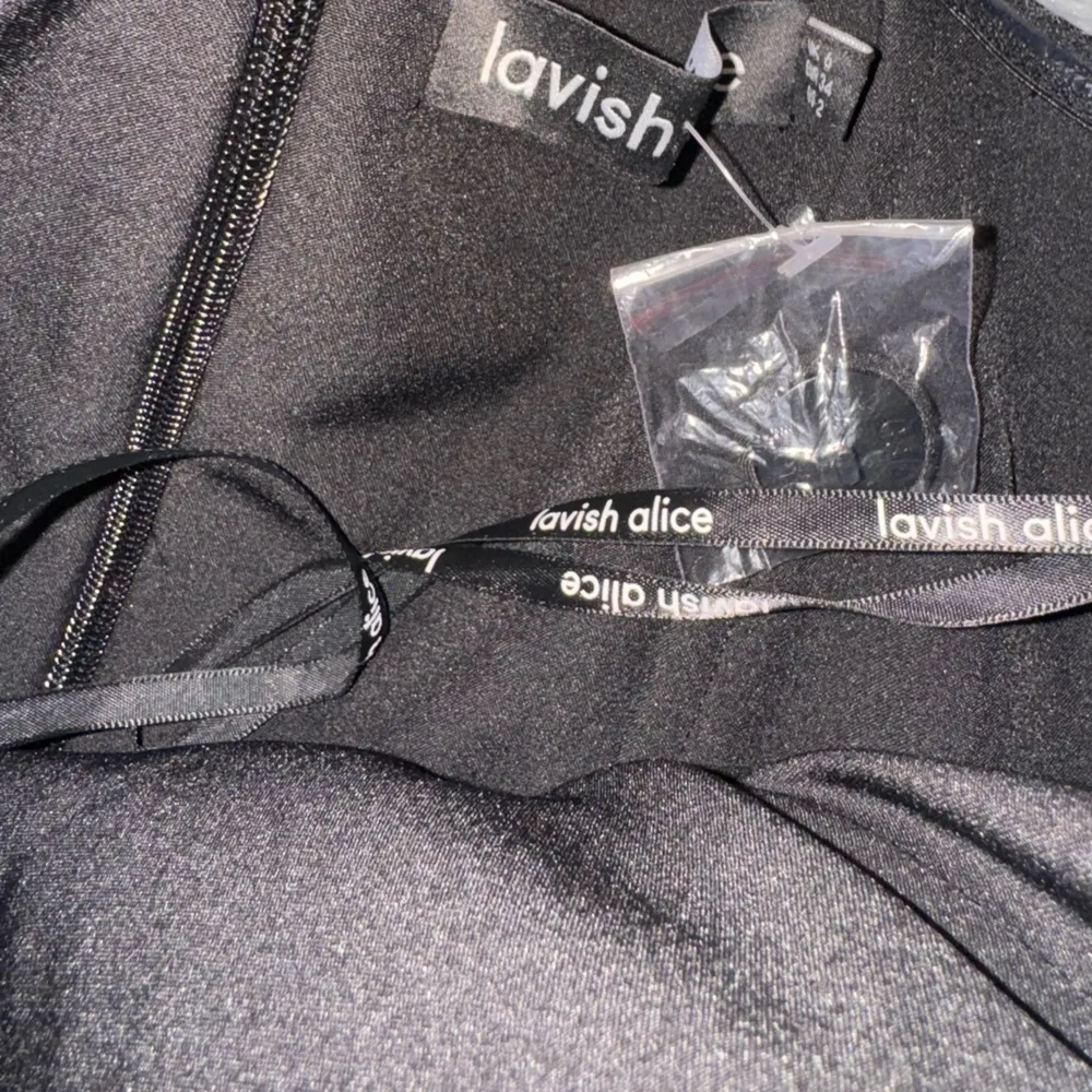 NWOT LAVISH ALICE Off-the-shoulder Sheer Sleeve Mini Wrap Detail Tux Dress sz 2 - Image 7