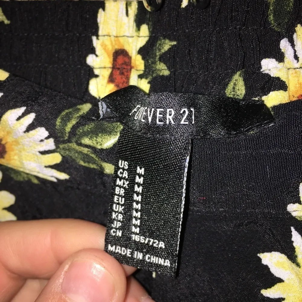Forever 21 shorts sunflower/daisy shorts size medium summer dress shorts causal‌ - Image 4