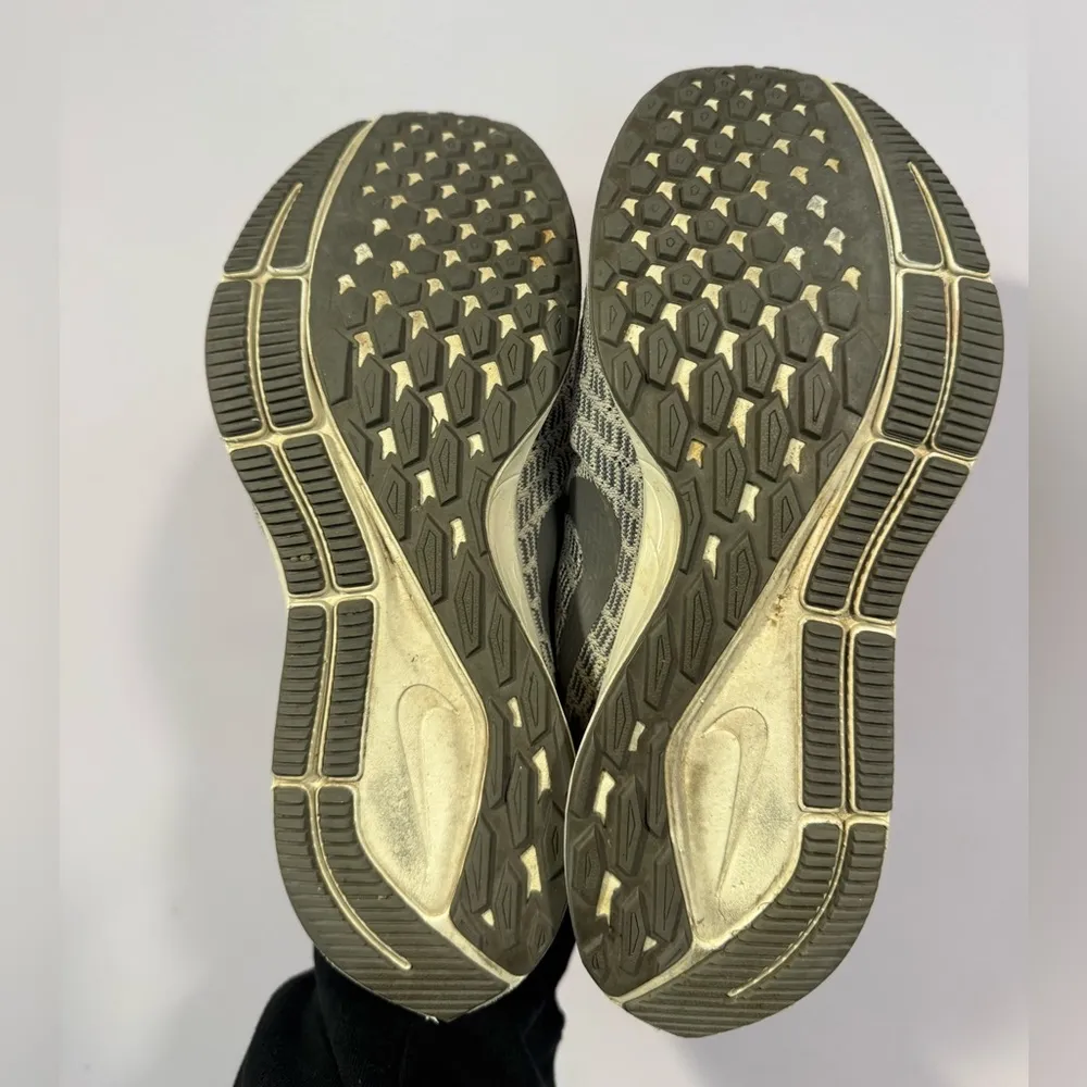 Grey Nike zoom tennis shoes - Image 5