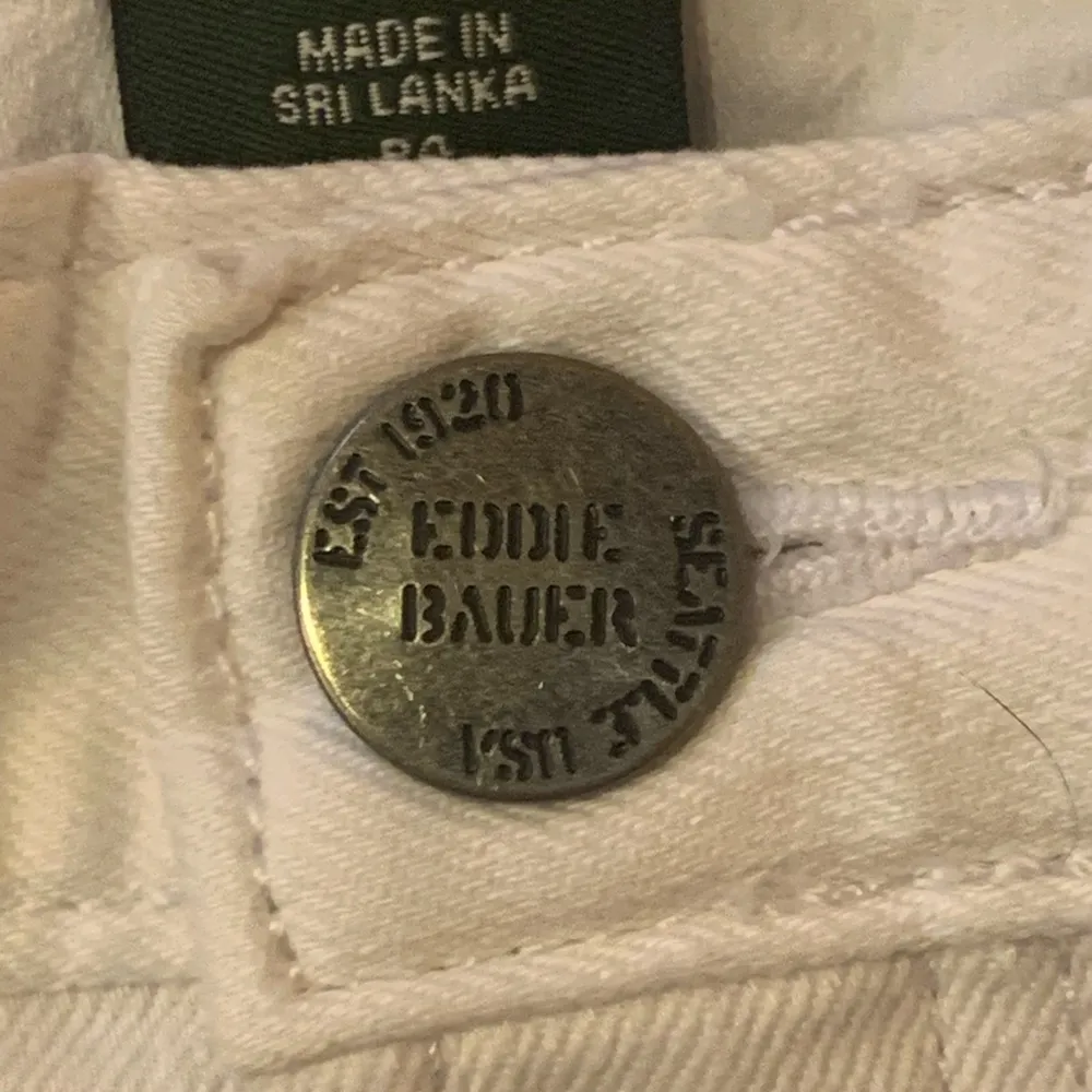 Eddie Bauer Jean Shorts 4 Petite White Relaxed Fit Boyfriend Cuffed Pockets - Image 2