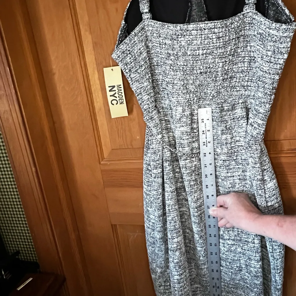 Madden NYC poly/cotten blend fit n’ flair dress with bustier top chain belt Sz L Black Size L - Image 4