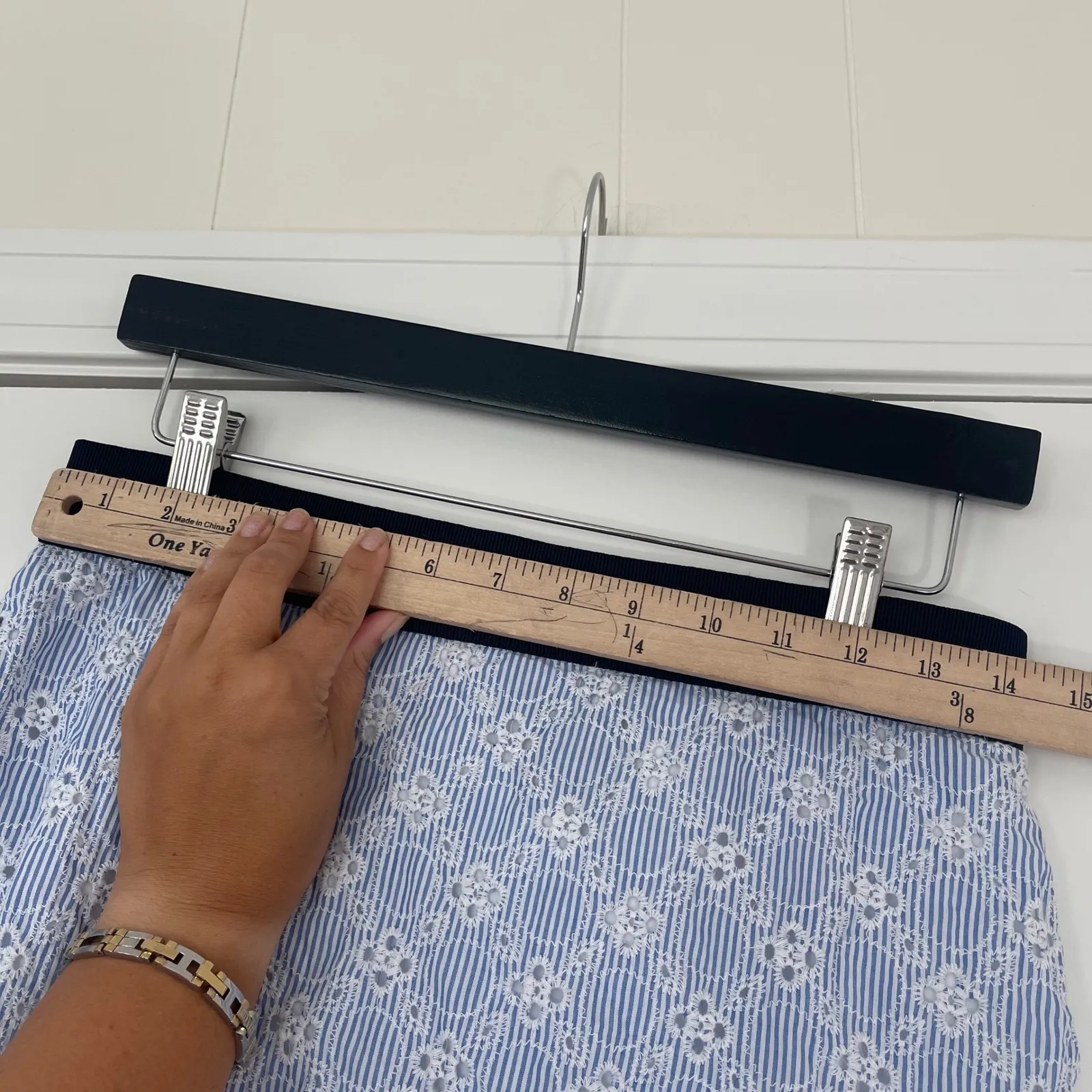 Ann Taylor Blue White Embroidered‎ Eyelet Women's Pencil Skirt Size 6 - Image 5