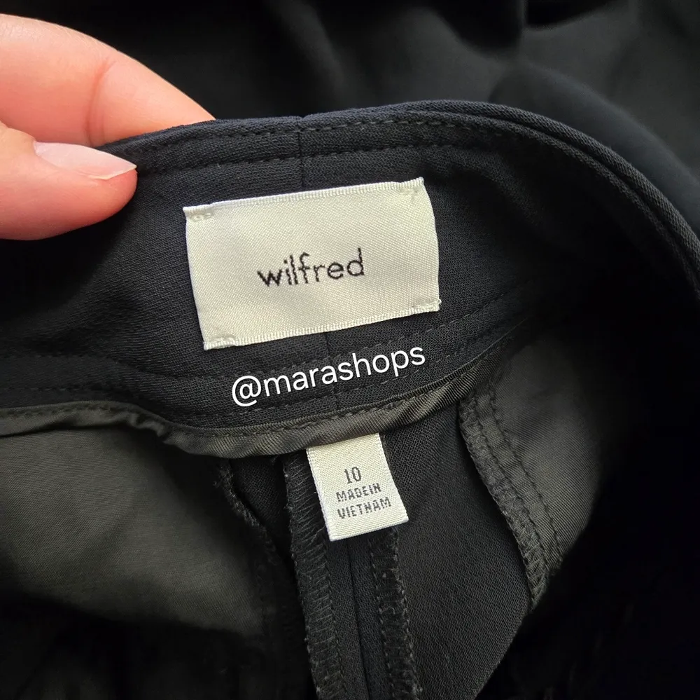 Aritzia Wilfred Shift Cargo Pant Relaxed barrel-leg Black - Image 7