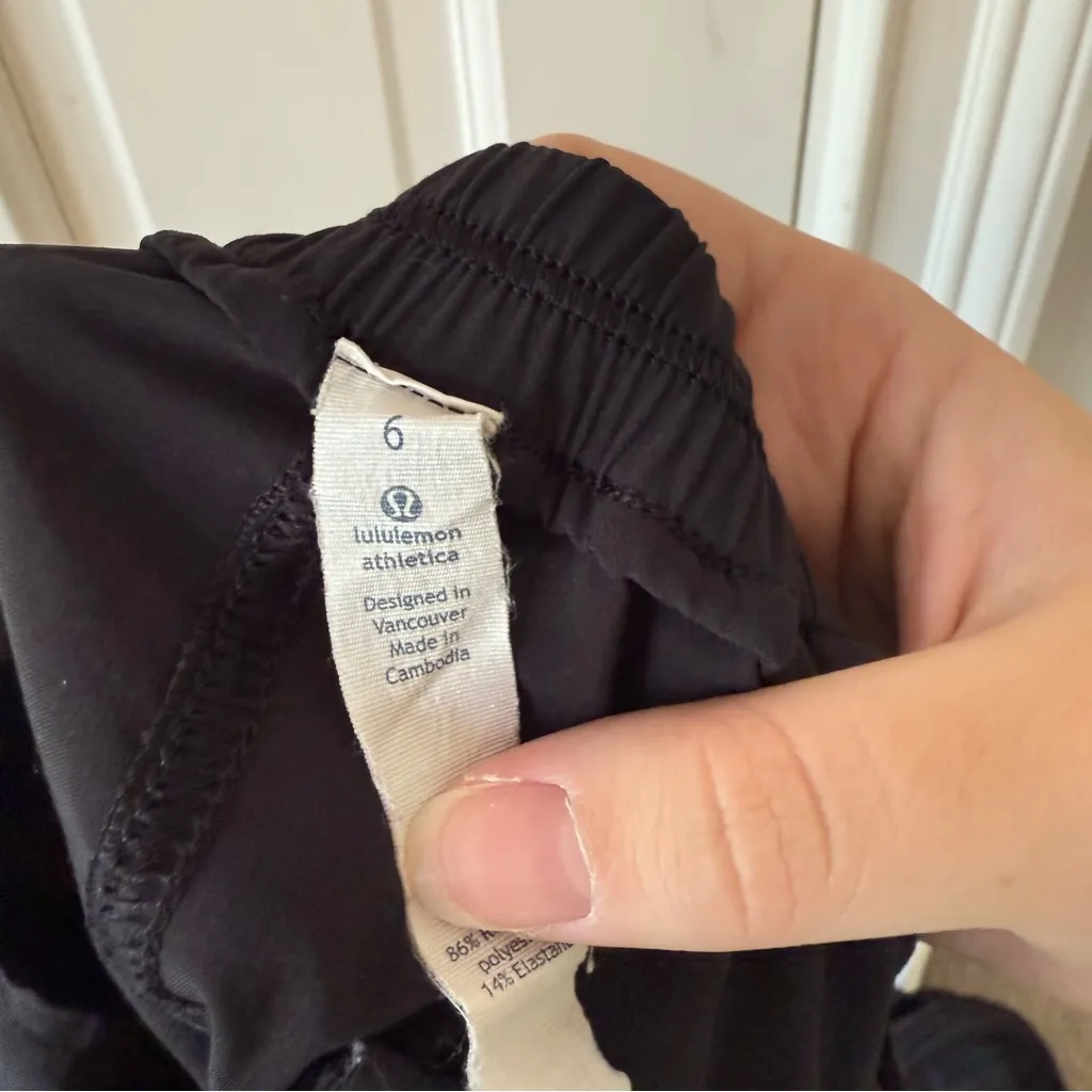 Lululemon Black Pleated Athletic Shorts With Pockets Size 6 - Image 5