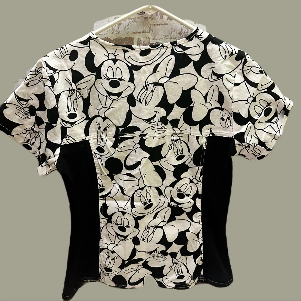 Disney  Minnie Mouse Black and White Graphic Fitted  Scrub T-Shirt size S - Image 4