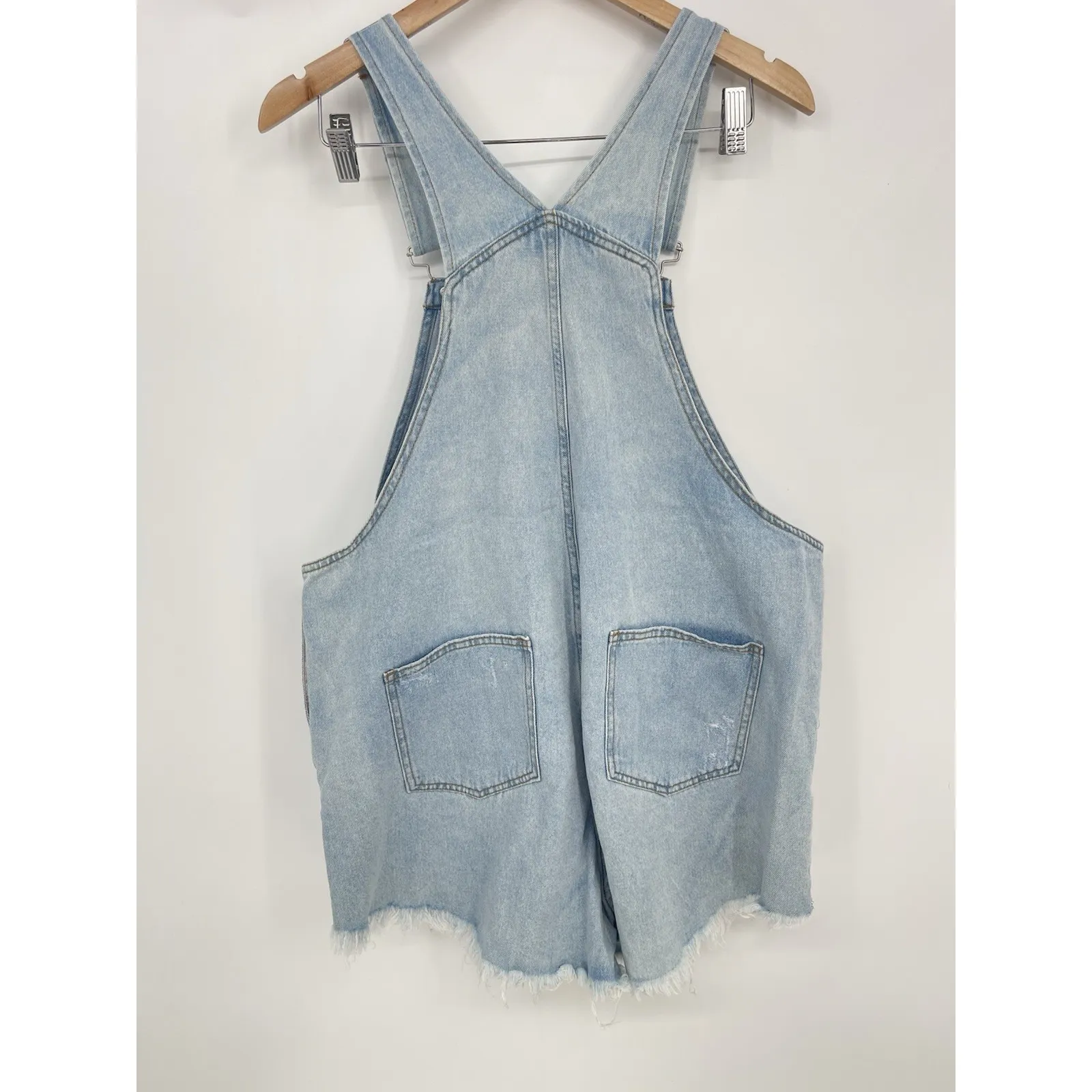 Wild Fable Jean Bib Overall Shorts Women's XL Light Wash Distressed Bin9 - Image 5
