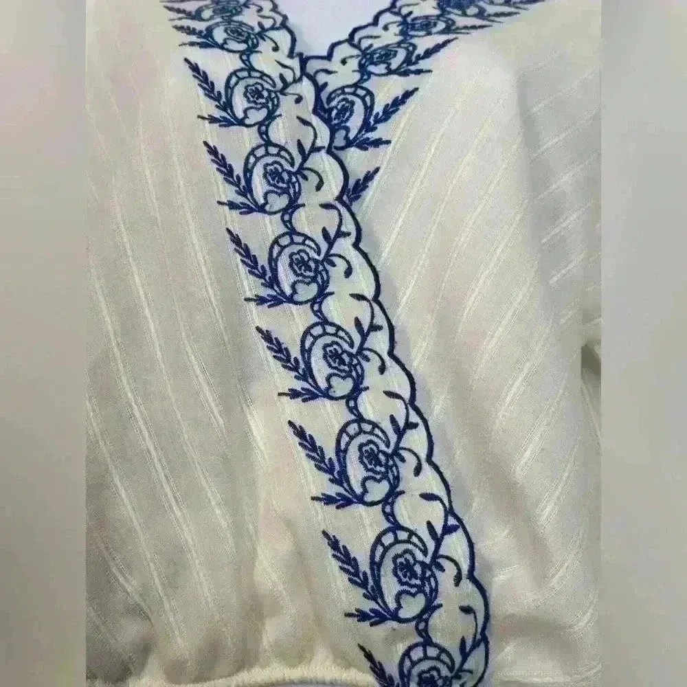 Chloe & Katie white Embroidered Women's Blouse (330) Size M - Image 7