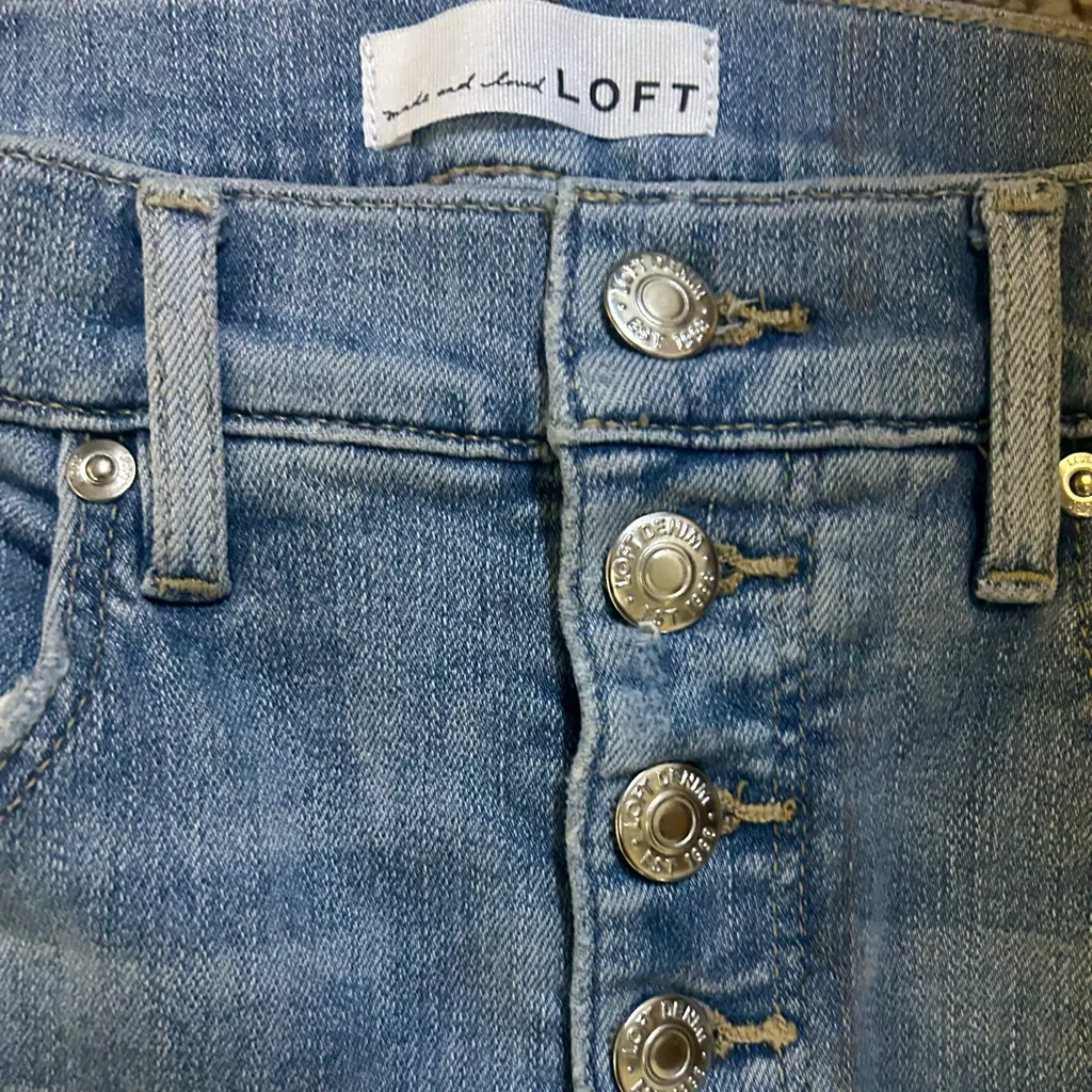 Loft - kick crop flare, light wash, button fly, raw chewed hem, Size 29/8 - Image 3