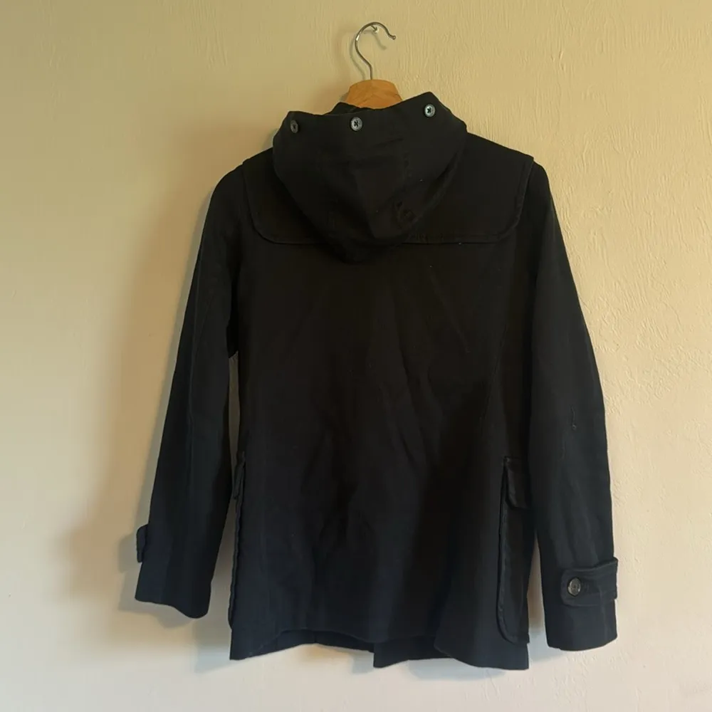 GAP Black Utility Jacket with Hood and Structured Silhouette size Small - Image 9