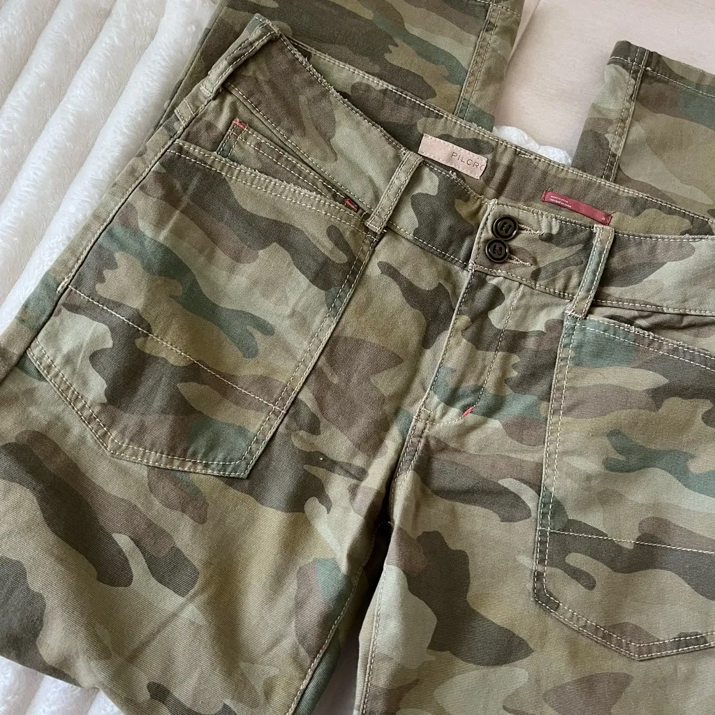 Anthropologie Pilcro The Wanderer low rise Camouflage Cargo Pants - Image 3