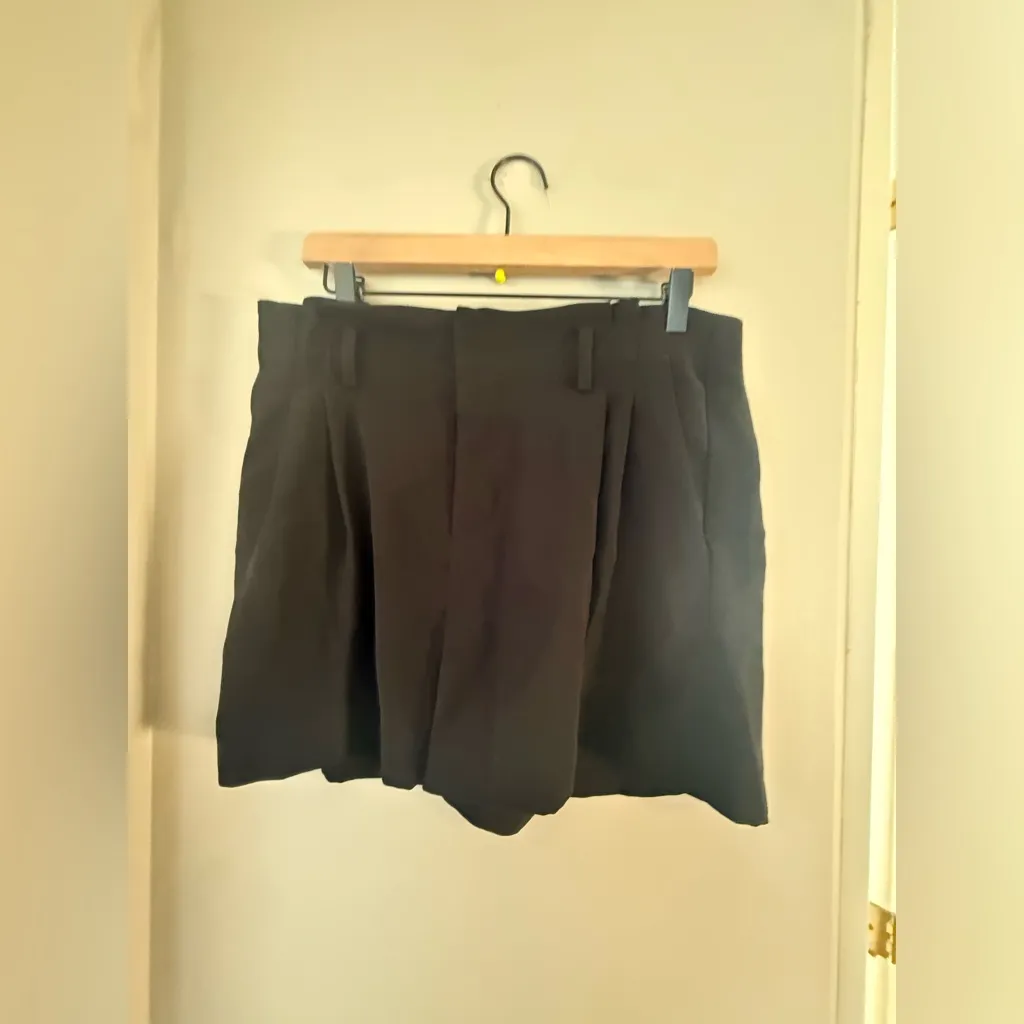 Vince Black Pleated Dress Shorts Women’s Size 12 Tailored High Waist - Image 8