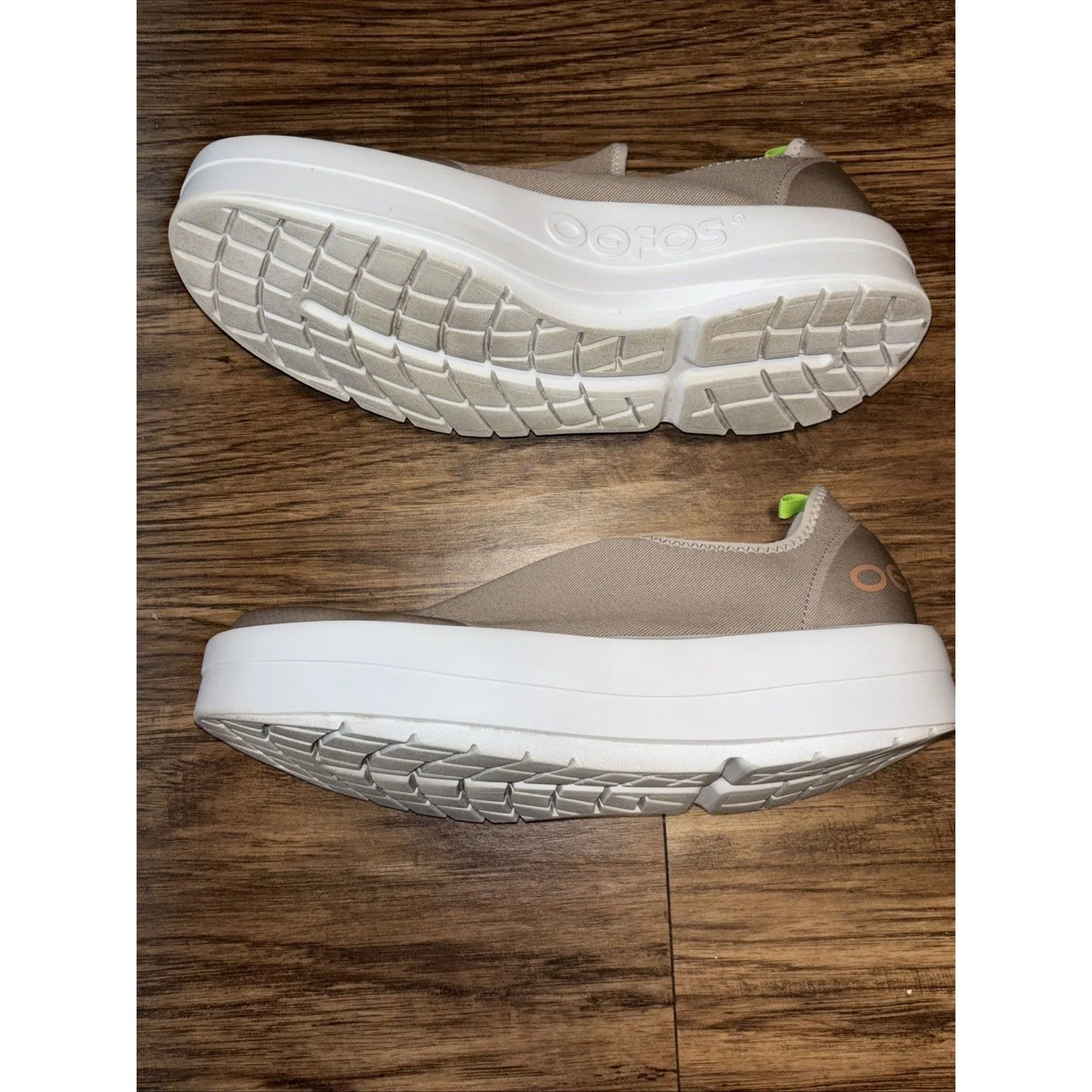 OOfos OOmg eeZee Womens 11W Brown Recovery Cushion Slip - Image 8