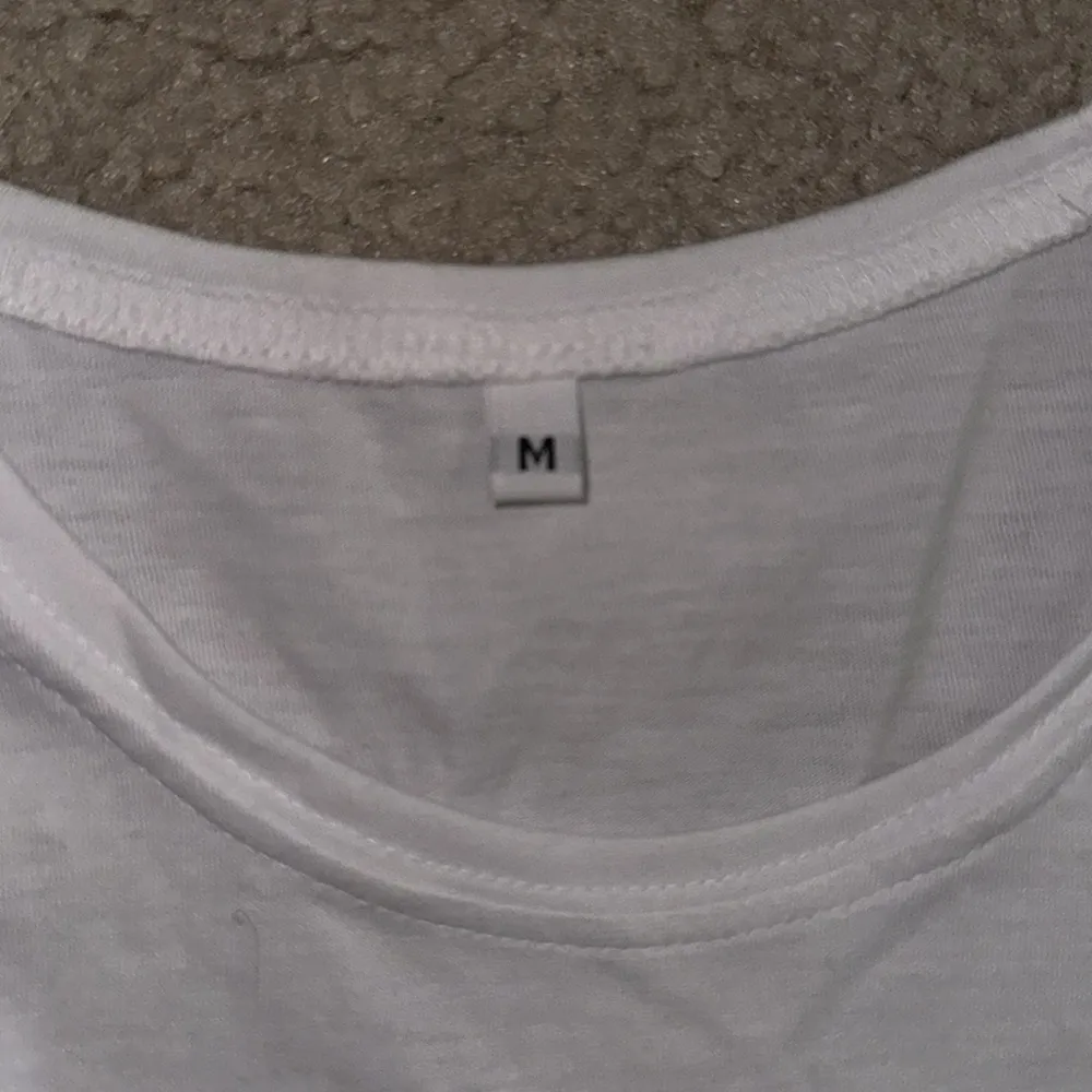 Wolf Graphic Muscle Tank White Size M - Image 4