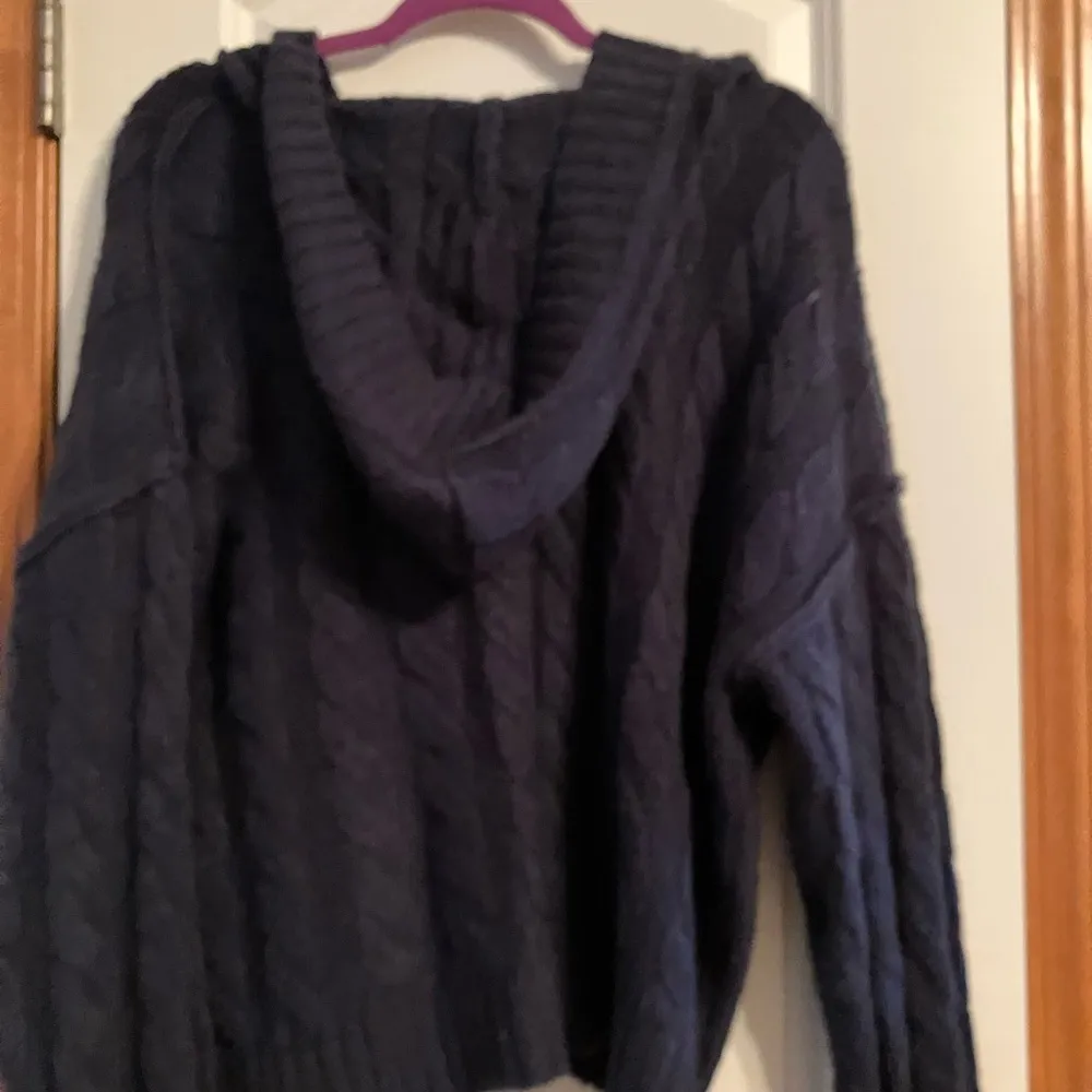 American Eagle Hooded Sweater - Image 3