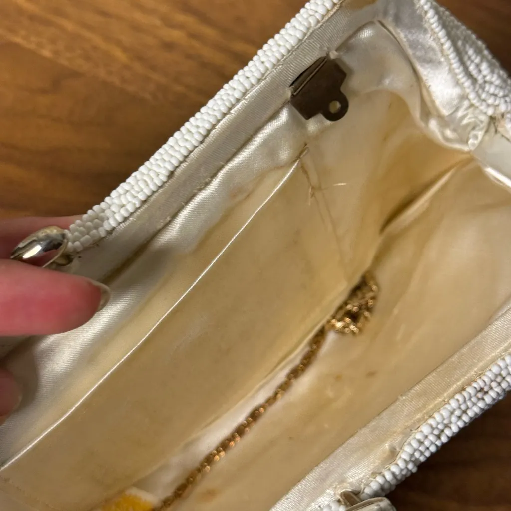 Vintage kiss lock White Beaded Clutch - Image 9