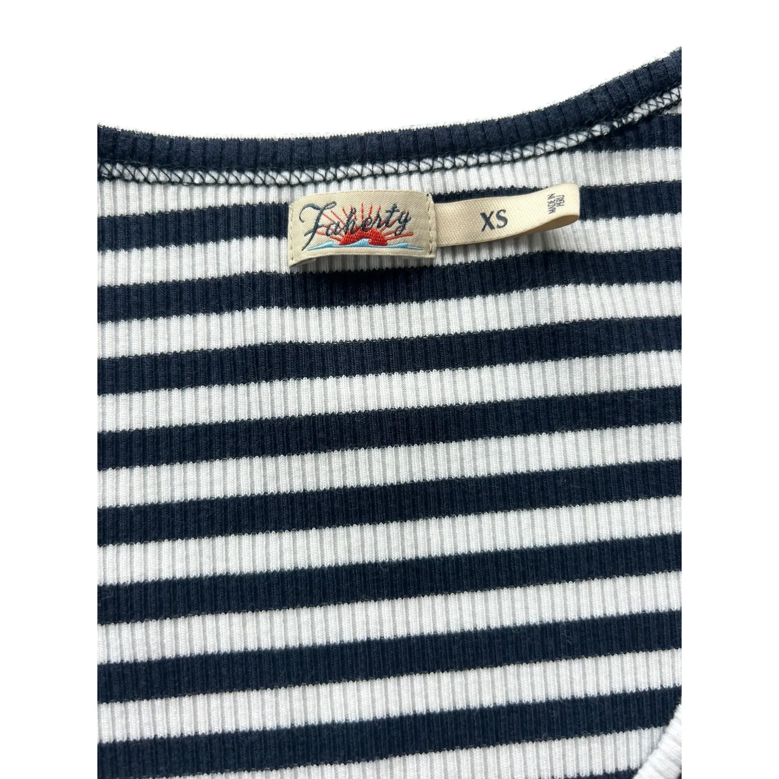 Faherty Freestyle Rib T-Shirt in Navy
Desi Stripe Scoop Neck 3/4 Sleeve Top XS - Image 4