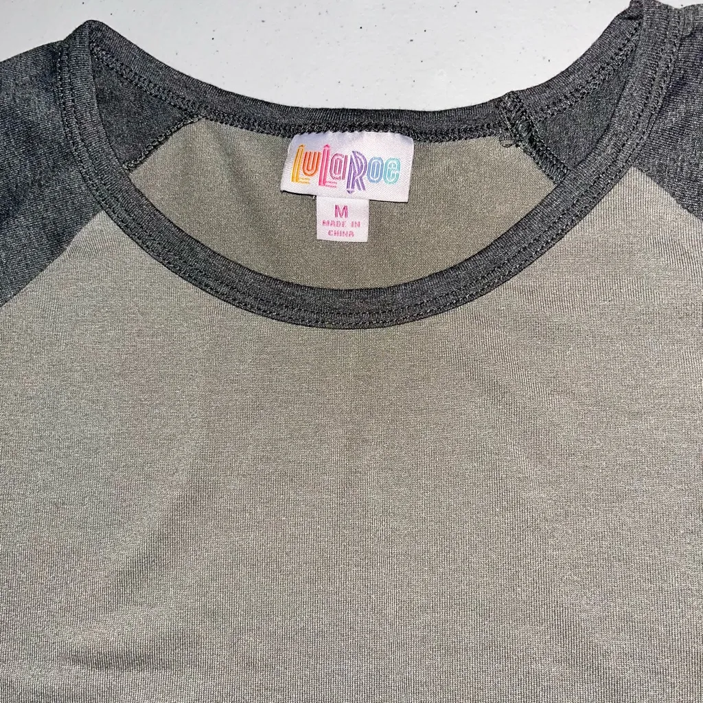 💙 LulaRoe Grey Shirt - Image 3