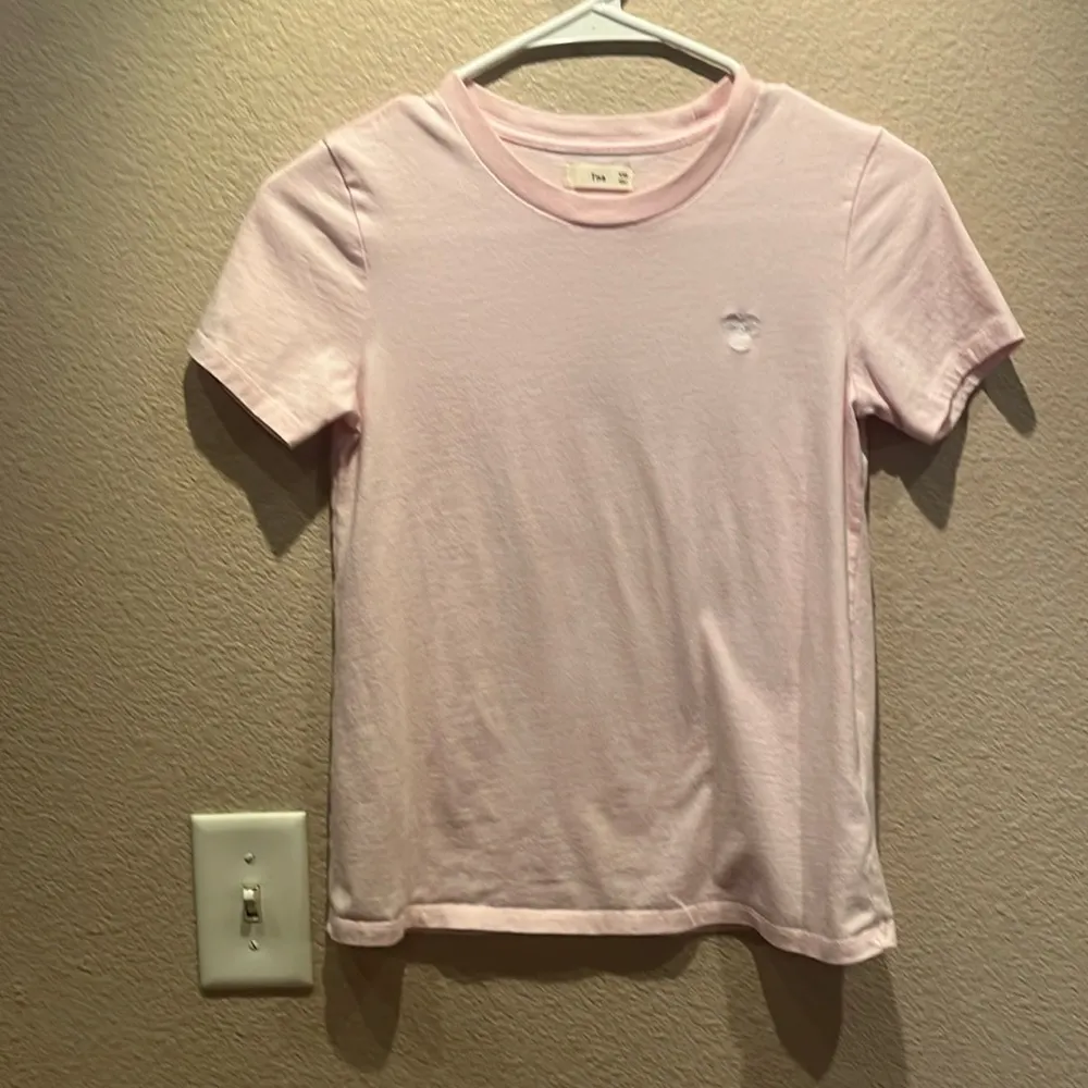 Aritzia TNA Women’s Pink T Shirt 100% Cotton Size XXS - Image 2