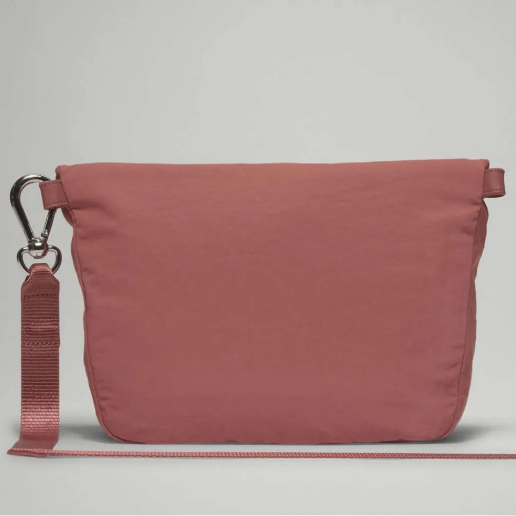 Lululemon All Night Festival Bag Vol 5 L in Spiced Chai - Image 5