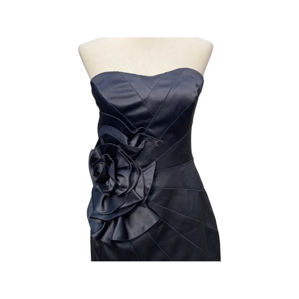 White House Black Market Dress‎ Sz 2 Black Strapless Cocktail Evening Rose - Image 3