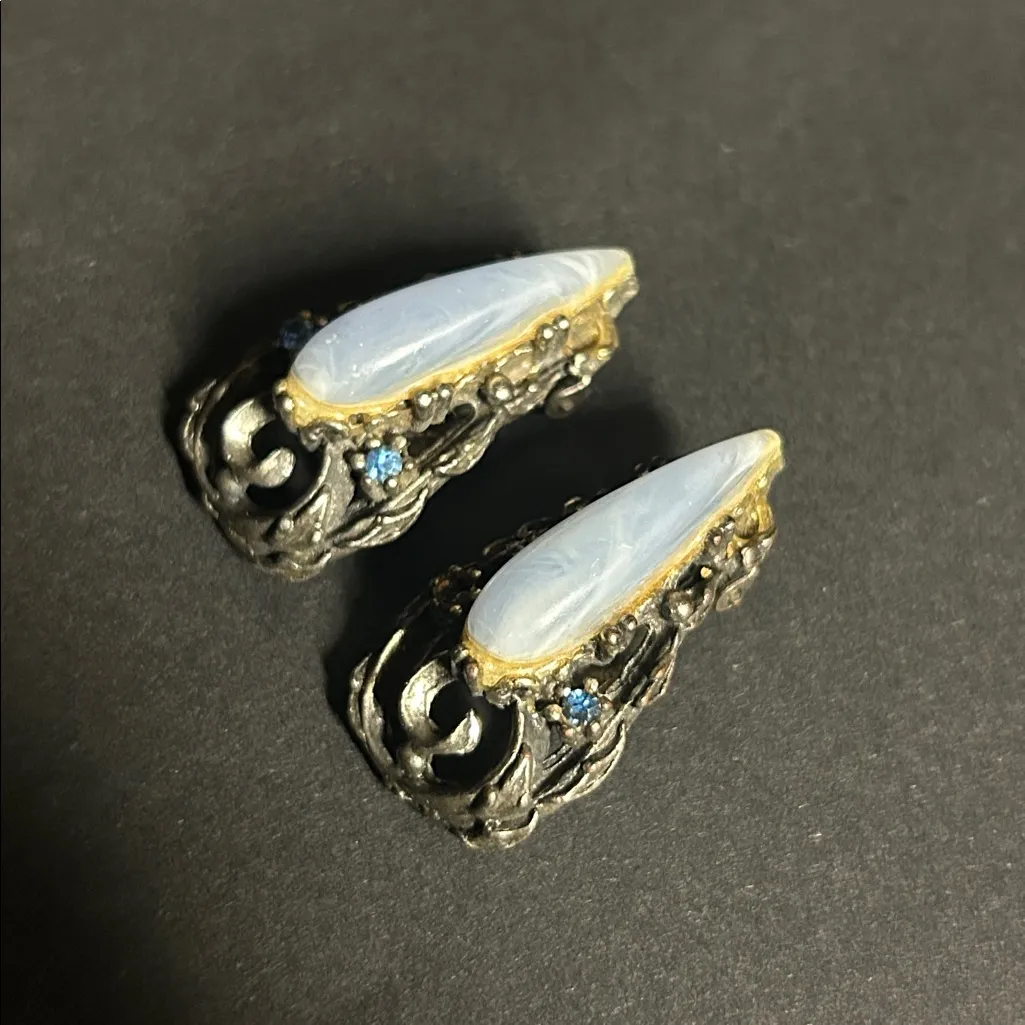 Vintage Filigree 40s style opaline glass/moonstone - Image 2